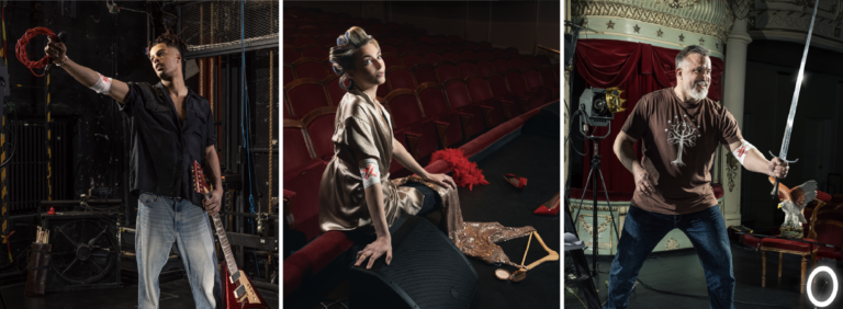 Kollaasikuvassa kolme henkilöä kuvattuna verenluovuttajan sidos kädessään Aleksanterin teatterissa.