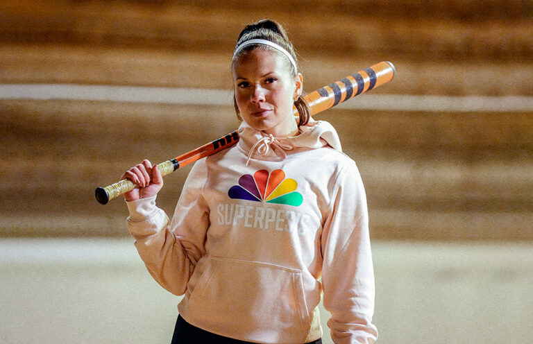 Emilia Itävalo katsoo kameraan.