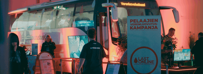 Verenluovutusbussi Assembly-tapahtumassa.