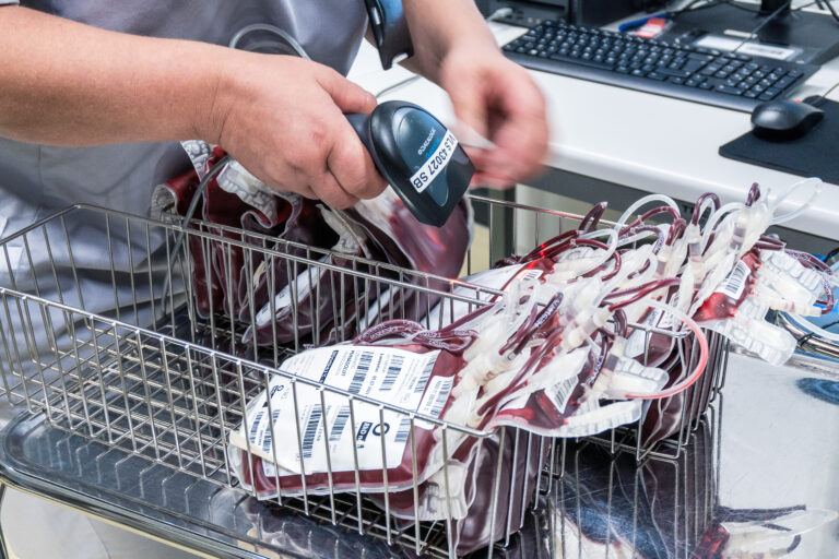 Verivalmisteita skannataan Vehkalassa.