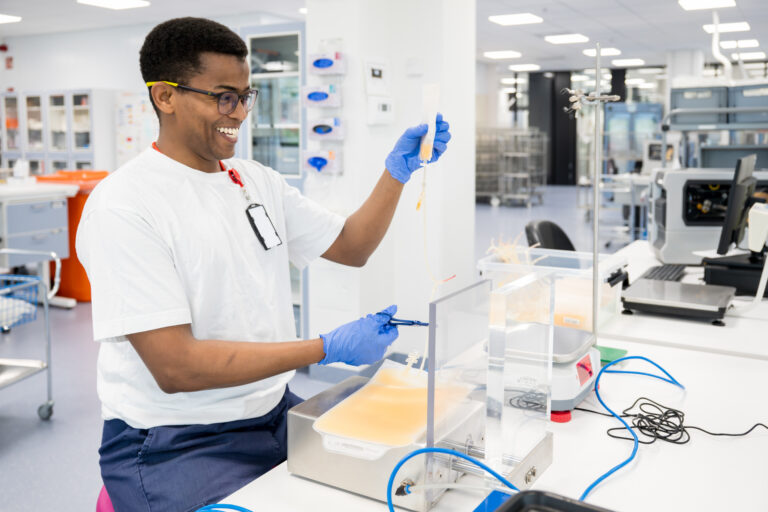 Trombosyyttiviljelyyn valmistelua tuotannossa