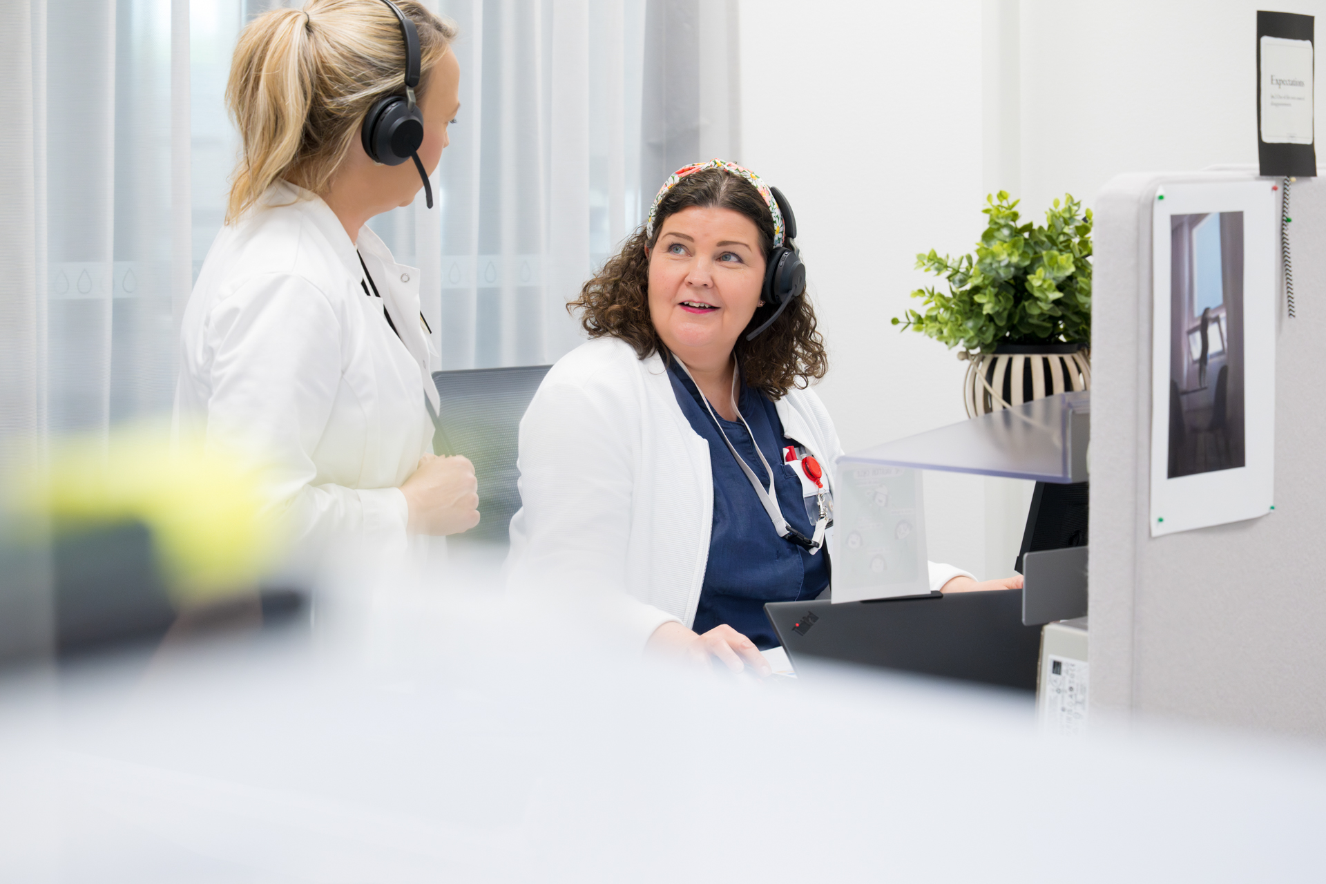 Veripalvelun tilauskeskuksen työntekijöitä