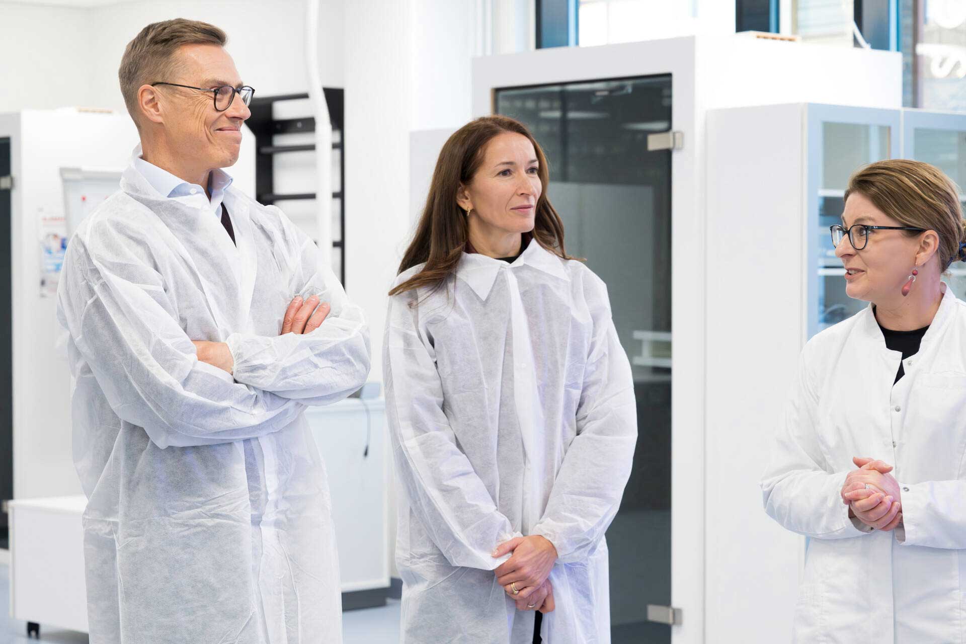 Presidentti Stubb ja rouva Innes-Stubb tutustuivat Veripalveluun. Esittelijänä Johanna Nystedt.